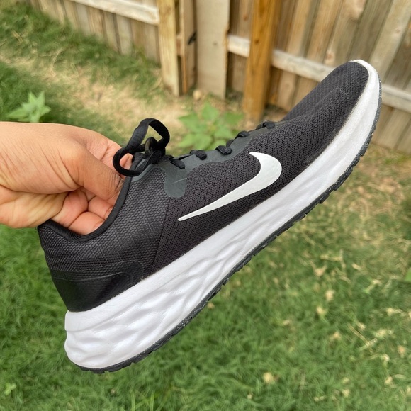 Size 8.5 - Men’s Nike Revolution 6 Next Nature Black White / DC3728-003 - Picture 3 of 8